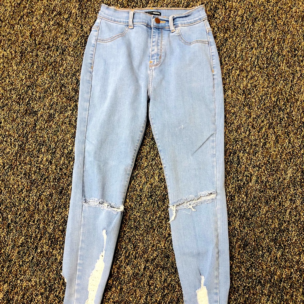 FashionNova Distressed Jeans Sz 5